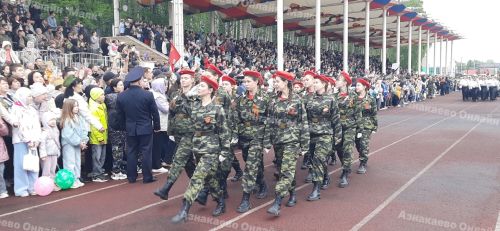Азнакайда Җиңү көненә багышланган парад үтте