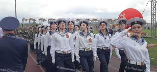 Азнакайда Җиңү көненә багышланган парад үтте