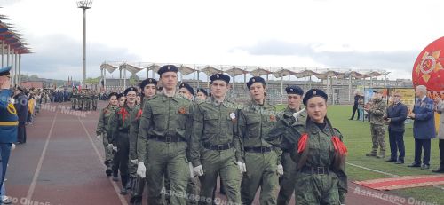Азнакайда Җиңү көненә багышланган парад үтте