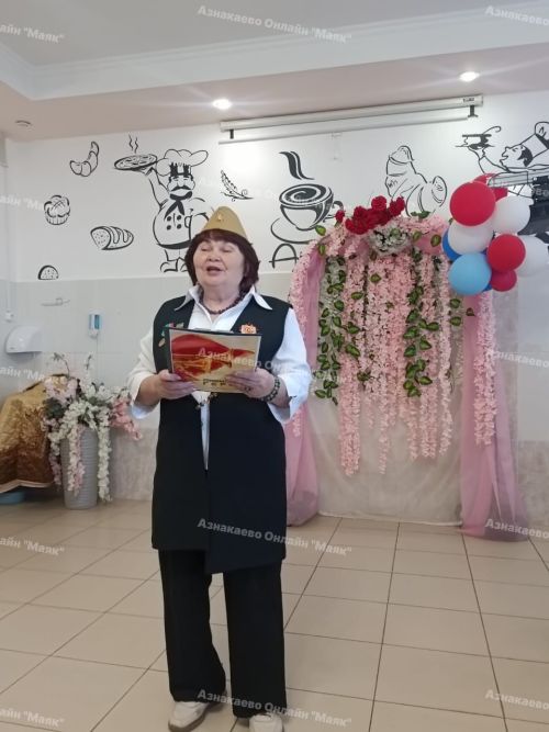 Ветераннар интернатта яшәүчеләрне Җиңү көне белән котладылар