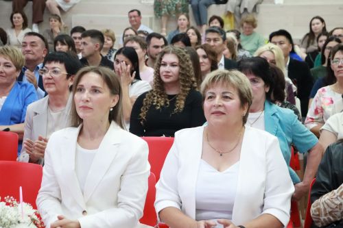 Медики района получили заслуженные награды