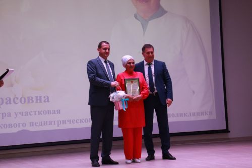 Медики района получили заслуженные награды