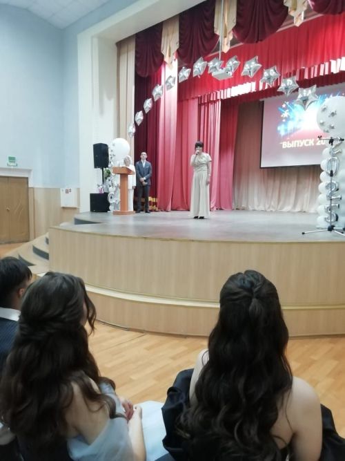 Азнакай шәһәренең 7 нче мәктәбе 27 укучысын олы тормыш юлына озатты