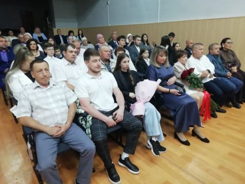 Азнакай шәһәренең 7 нче мәктәбе 27 укучысын олы тормыш юлына озатты