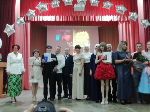 Азнакай шәһәренең 7 нче мәктәбе 27 укучысын олы тормыш юлына озатты