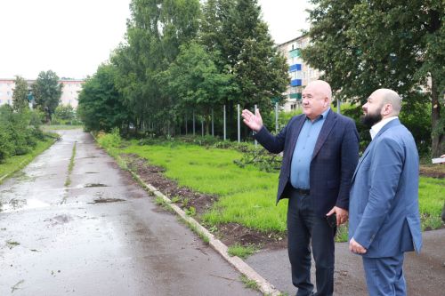 Депутат госдумы Руслан Гаджиев посетил строительные объекты в нашем городе