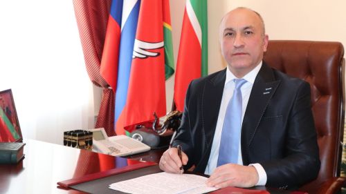 Район башлыгы азнакайлыларны  Гаилә, мәхәббәт һәм тугрылык көне белән котлады