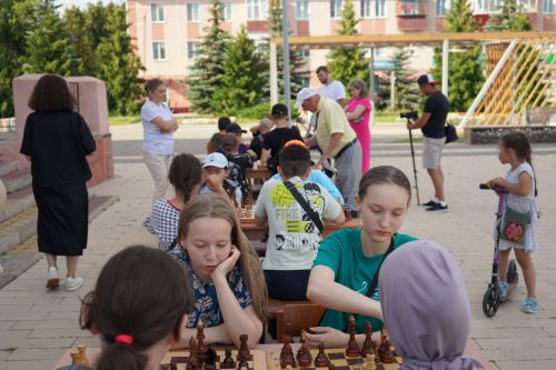 Шахматные страсти кипели на площади Татарстана!