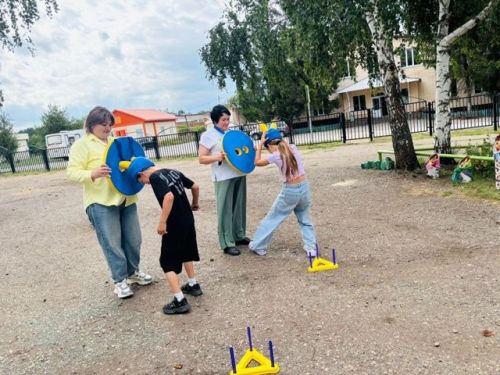 Детская игровая программа «Поиграем, пошумим» зарядила ребят бодростью