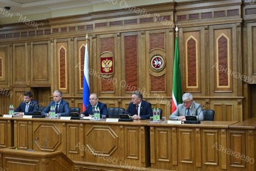 В Госсовете Татарстана наградили лучших муниципальных служащих