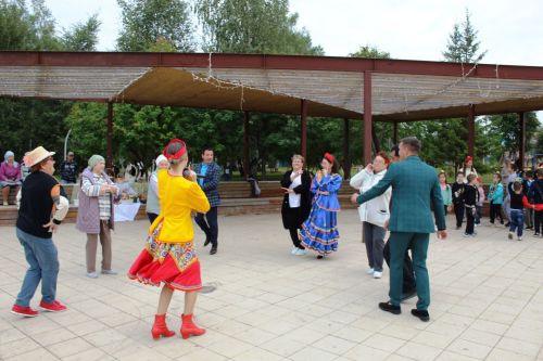 Яблочный Спас собрал азнакаевцев на яркий праздник в парке