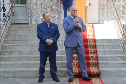 Азнакайның 7 нче мәктәбе укучылары яңа уку елын яңа мәктәптә каршы алдылар