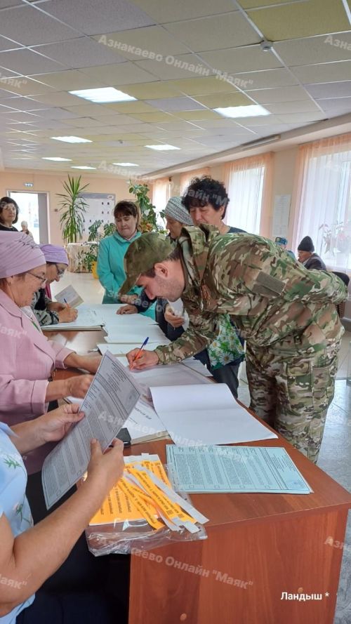 В Азнакаевском районе проголосовал военный, прибывший в отпуск из зоны СВО
