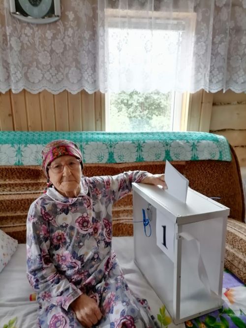 В селе Агерзе на выборы активно приходят как молодежь, так и старшее поколение