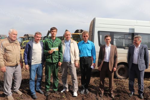 Татарстан Республикасы ТР авыл хуҗалыгы һәм азык-төлек министры Марат Җәббаров эш визиты белән Азнакай районында булды
