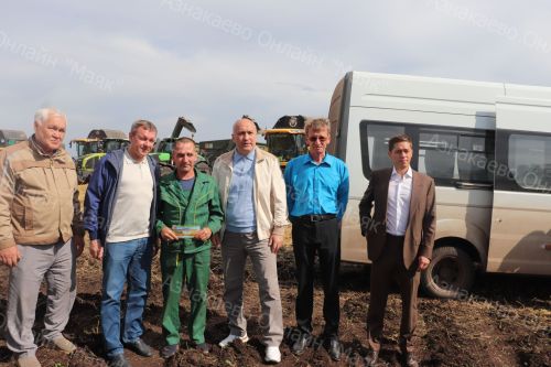 Татарстан Республикасы ТР авыл хуҗалыгы һәм азык-төлек министры Марат Җәббаров эш визиты белән Азнакай районында булды