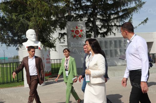 Татарстан Республикасы ТР авыл хуҗалыгы һәм азык-төлек министры Марат Җәббаров эш визиты белән Азнакай районында булды