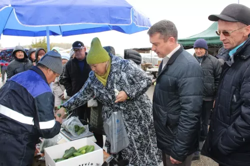 Азнакайда Халыкара өлкәннәр көне һәм Укытучылар көненә багышланган зур бәйрәм ярминкәсе узды
