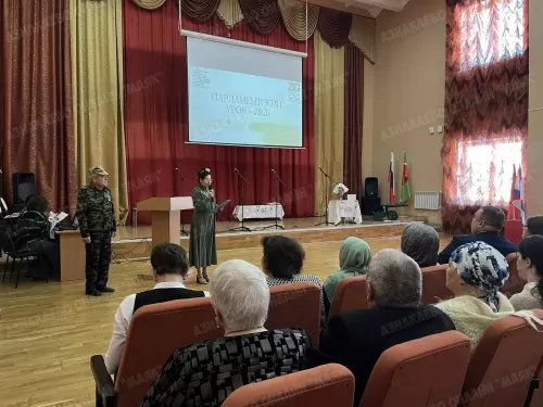 Азнакай районы мәктәпләрендә Хезмәт һәм Батырлык елына багышланган Парламент дәресләре узды