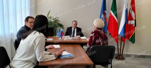 Татарстан Республикасы Дәүләт Советы депутаты Нәҗип Хаҗипов азнакайлыларны кабул итте
