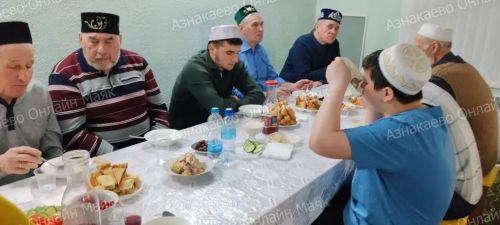Уразай авылы халкы ифтар мәҗлесенә җыелды