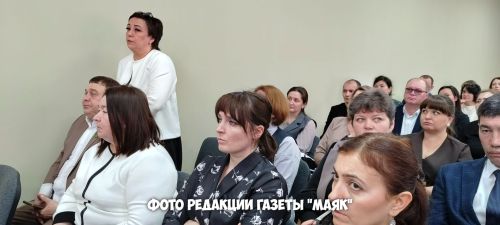 Азнакайда узган муниципаль Педагогик Совет утырышында бердәм дәүләт имтиханнарына әзерлек стратегиясе тикшерелде