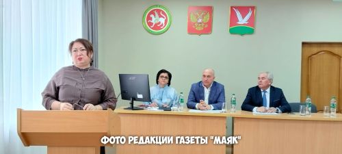 Азнакайда узган муниципаль Педагогик Совет утырышында бердәм дәүләт имтиханнарына әзерлек стратегиясе тикшерелде