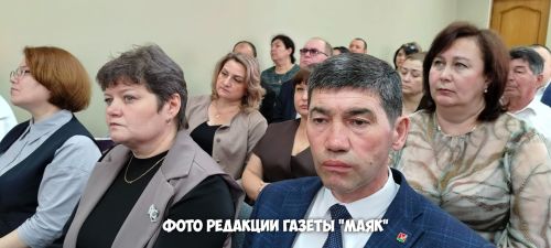 Азнакайда узган муниципаль Педагогик Совет утырышында бердәм дәүләт имтиханнарына әзерлек стратегиясе тикшерелде
