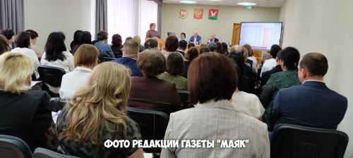 Азнакайда узган муниципаль Педагогик Совет утырышында бердәм дәүләт имтиханнарына әзерлек стратегиясе тикшерелде