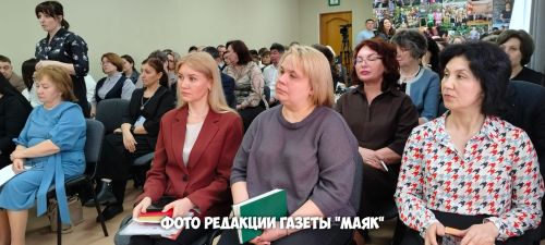 Азнакайда узган муниципаль Педагогик Совет утырышында бердәм дәүләт имтиханнарына әзерлек стратегиясе тикшерелде