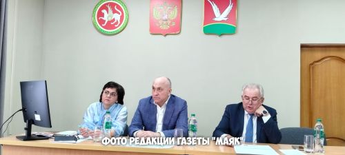 Азнакайда узган муниципаль Педагогик Совет утырышында бердәм дәүләт имтиханнарына әзерлек стратегиясе тикшерелде