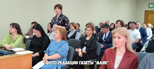 Азнакайда узган муниципаль Педагогик Совет утырышында бердәм дәүләт имтиханнарына әзерлек стратегиясе тикшерелде