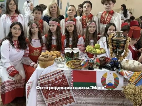 Яз күңелләрне берләштерә: Азнакай гимназиясендә Наүрүзне күңелле каршы алдылар