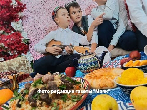 Яз күңелләрне берләштерә: Азнакай гимназиясендә Наүрүзне күңелле каршы алдылар