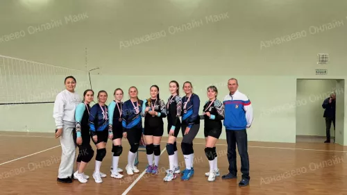 В Азнакаево прошел праздничный турнир по волейболу среди женщин