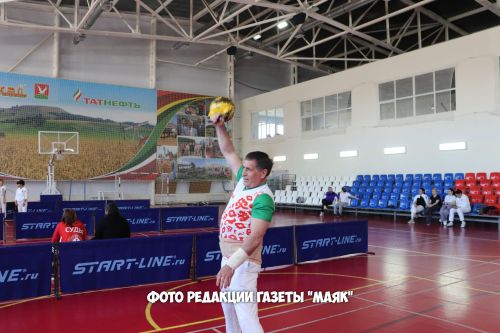 Сәламәтлеккә янә бер адым: район муниципаль хезмәткәрләре ГТО нормативларын тапшырды