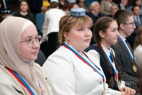 Азнакайның Урманай мәктәбе укучысы КФУ олимпиадасында бүләкләнде