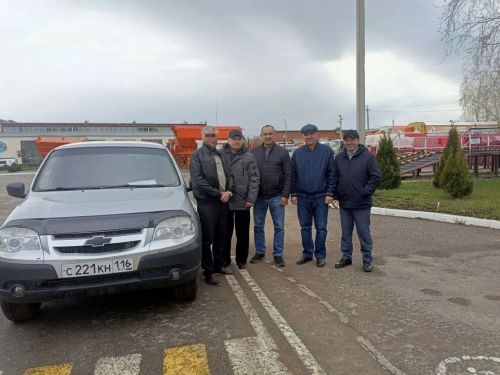 Азнакай юлчылары махсус операциядәге якташларга “Нива” автомобиле җибәрде