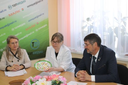Сәламәтлек – өстенрәк: Азнакайда халыкның сәламәтлеген яхшырту турында сөйләштеләр