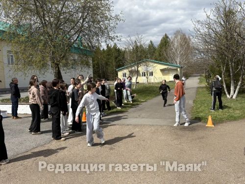 В поселке Актюбинский прошла легкоатлетическая эстафета между школами