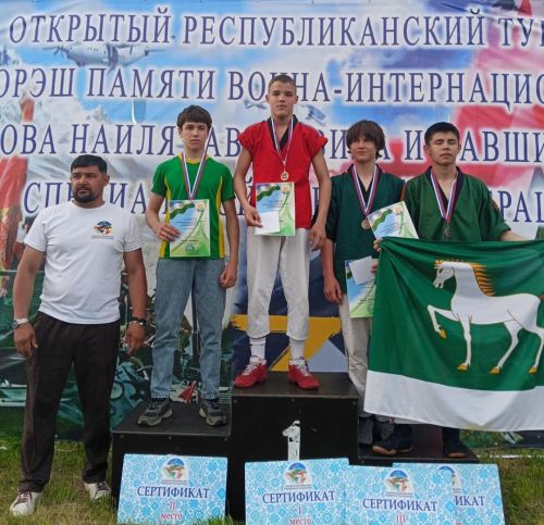 Борцы из Азнакаево вернулись из Башкортостана с победами