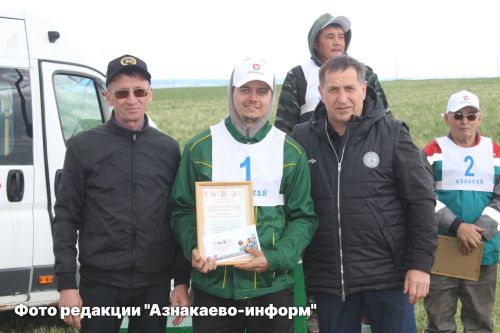 Азнакай сабанчылары үзләренең осталыгын сынады: районның иң уңган механизаторлары ачыкланды