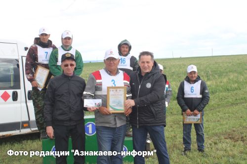 Азнакай сабанчылары үзләренең осталыгын сынады: районның иң уңган механизаторлары ачыкланды