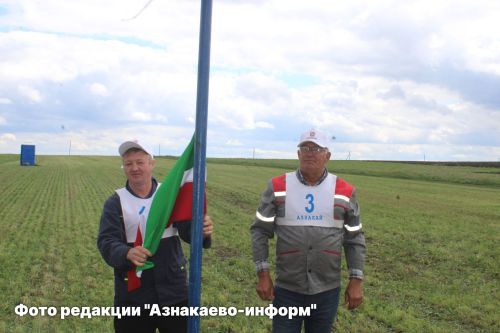 Азнакай сабанчылары үзләренең осталыгын сынады: районның иң уңган механизаторлары ачыкланды