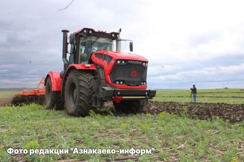 Азнакай сабанчылары үзләренең осталыгын сынады: районның иң уңган механизаторлары ачыкланды