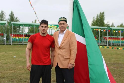 Сила на ковре: знакомимся с самыми ловкими борцами азнакаевского Сабантуя