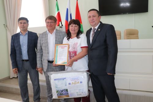 Азнакайда почта бүлекчәсе хезмәткәрләре белән очрашу узды