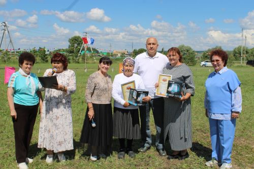 Азнакайда ветераннар Сабан туе узды: Урсайда өлкәннәр капчык киеп йөгерде, аркан тартты һәм биеде