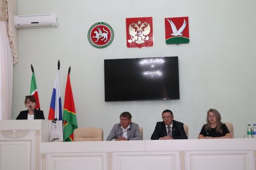 Азнакайда почта бүлекчәсе хезмәткәрләре белән очрашу узды