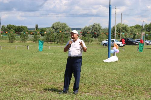 Азнакайда ветераннар Сабан туе узды: Урсайда өлкәннәр капчык киеп йөгерде, аркан тартты һәм биеде